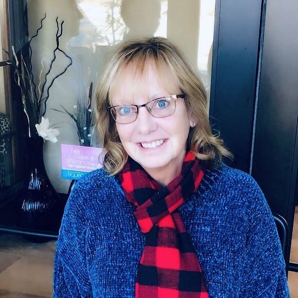 Meet your Posher, Deb - Picture 1 of 1